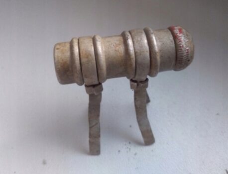 Metalowy pojemnik dla gołębia na meldunek